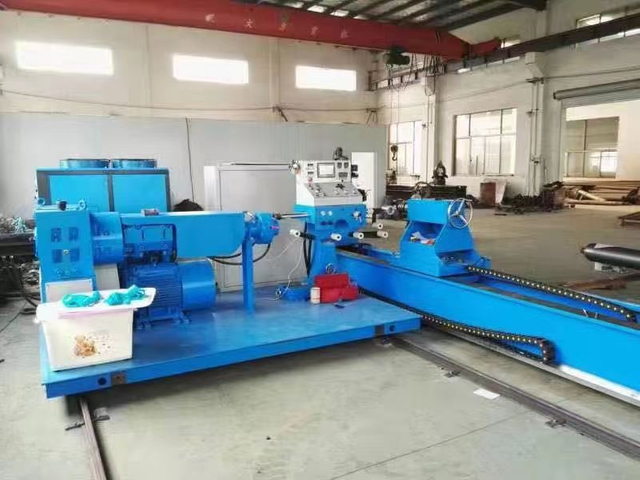 Rubber roller winding machine